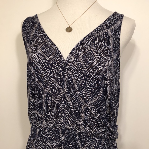 H&M-Blue & White Floral Sleeveless V-Neck Backless Shorts Romper Size Large - Picture 2 of 6